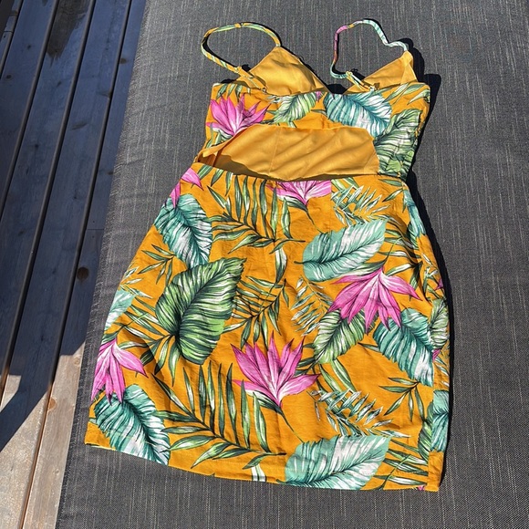 Dress - Picture 2 of 2